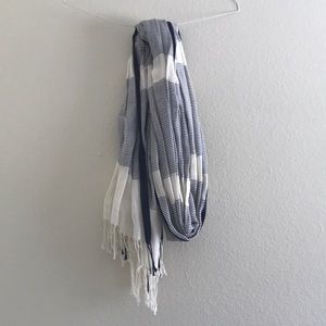 Gap Scarf